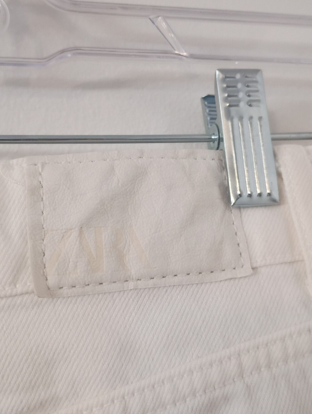 Zara White Distressed Ripped Mom Jeans - Picture 5 of 6